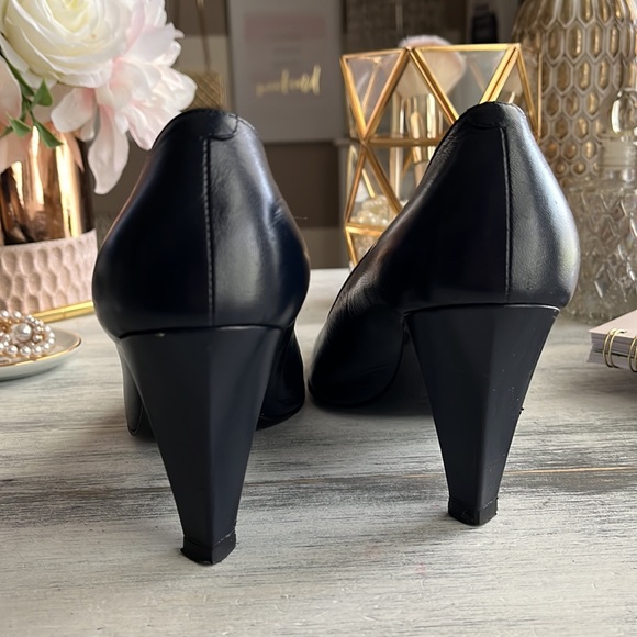 Marc by Marc Jacobs navy point leather heels size 37 - Picture 6 of 8
